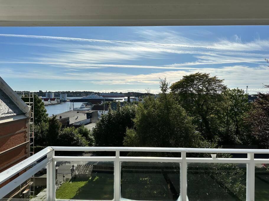 Ny Urban Leilighet Med Super Utsikt Haugesund Bagian luar foto